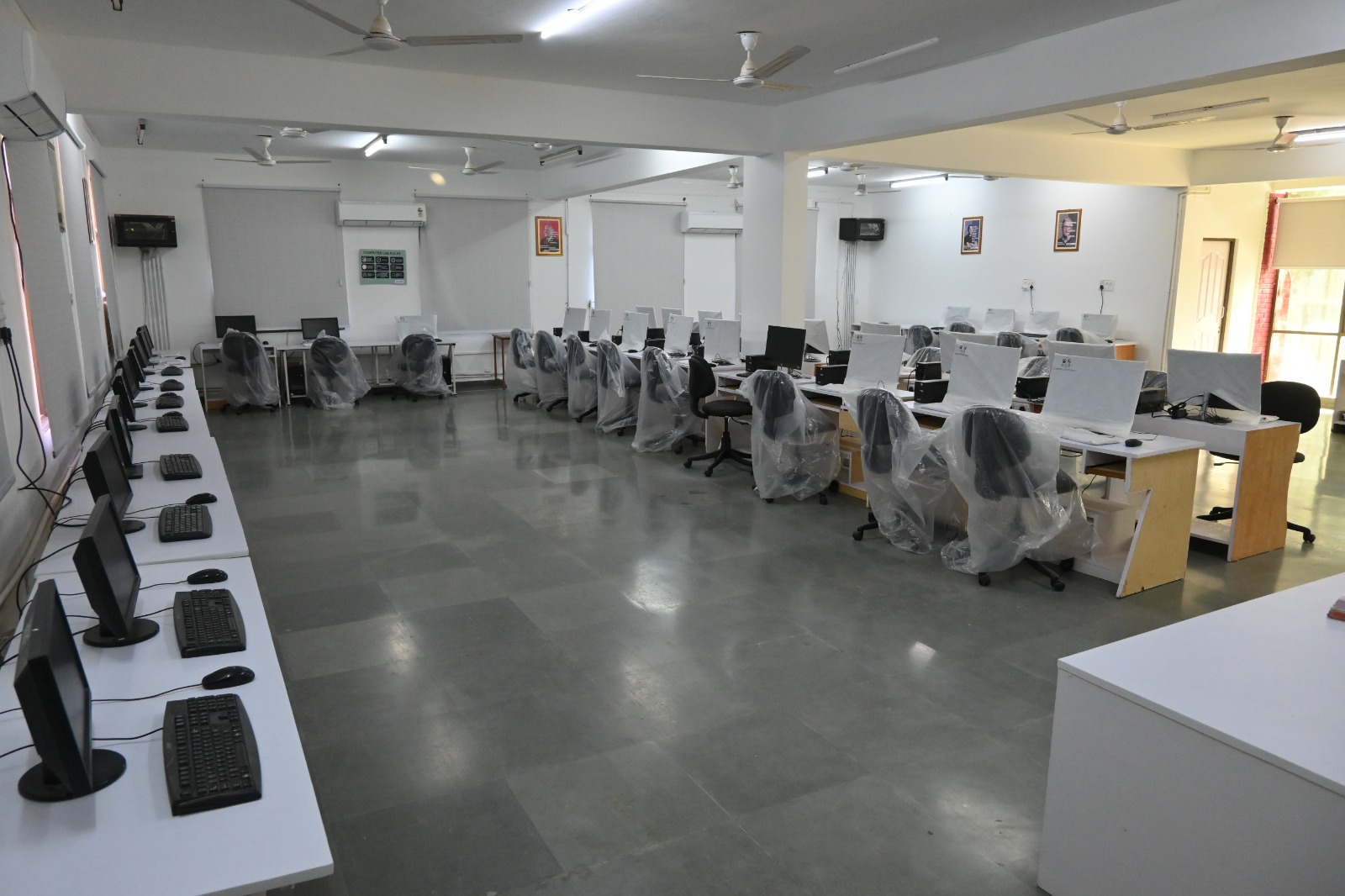 computer lab Image